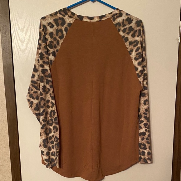 Zenana Outfitters Brown Top with Leopard Print Sleeves - Picture 7 of 7
